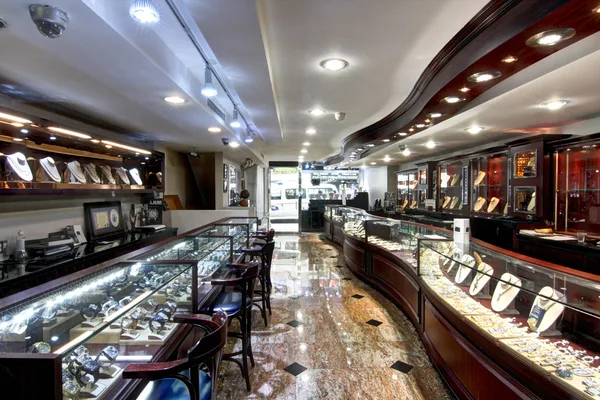 Cases full of mirrors, tamed — sparkle that survives the lens.
